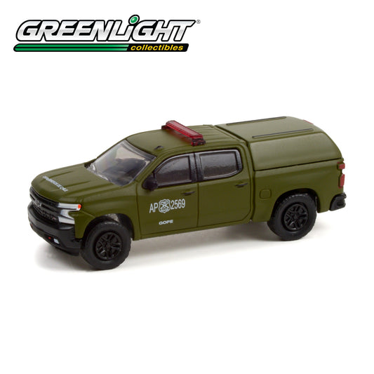 GREENLIGHT 2021 Chevrolet Silverado LT Trail Boss Z71 Police with Camper Shell - Carabineros de Chile - Grupo de Operaciones Policiales Especiales (GOPE) 1:64 - 30318