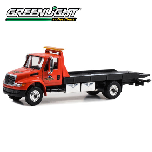 GREENLIGHT International Durastar 4400 Indianapolis Motor Speedway Wheel, Wings & Flag Flatbed Truck 1:64 - 30455