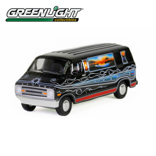 GREENLIGHT Vannin' – 1977 Dodge B-100 Custom Van – Mountain Sunrise Decoration 1:64 - 30475