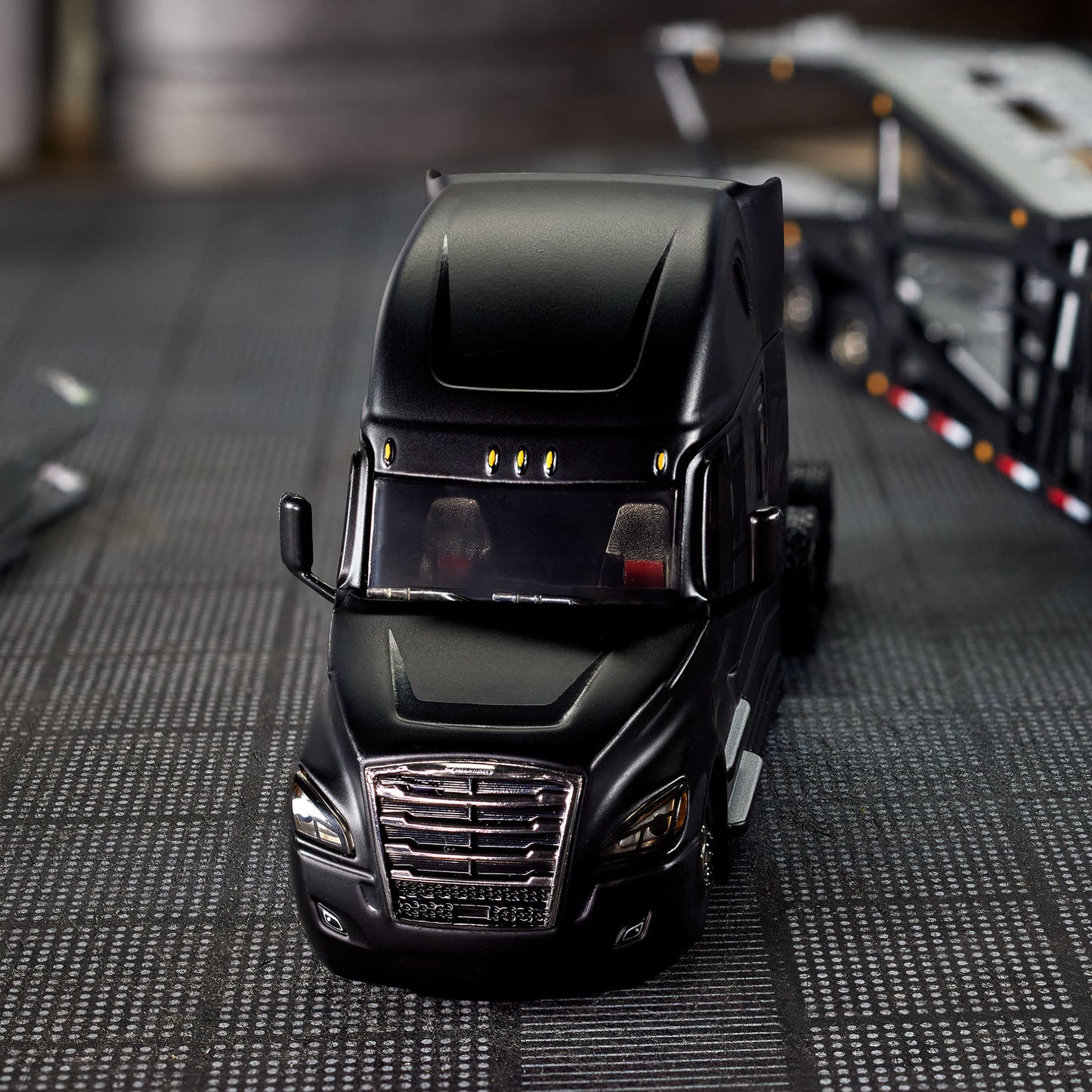 HOT WHEELS Elite 64 Series Freightliner Cascadia 1:64 - HNJ63