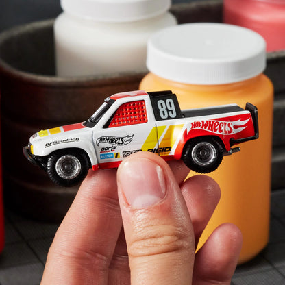 HOT WHEELS Elite 64 1989 Toyota HiLux Stadium Truck 1:64 - HWR90