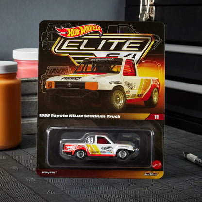 HOT WHEELS Elite 64 1989 Toyota HiLux Stadium Truck 1:64 - HWR90