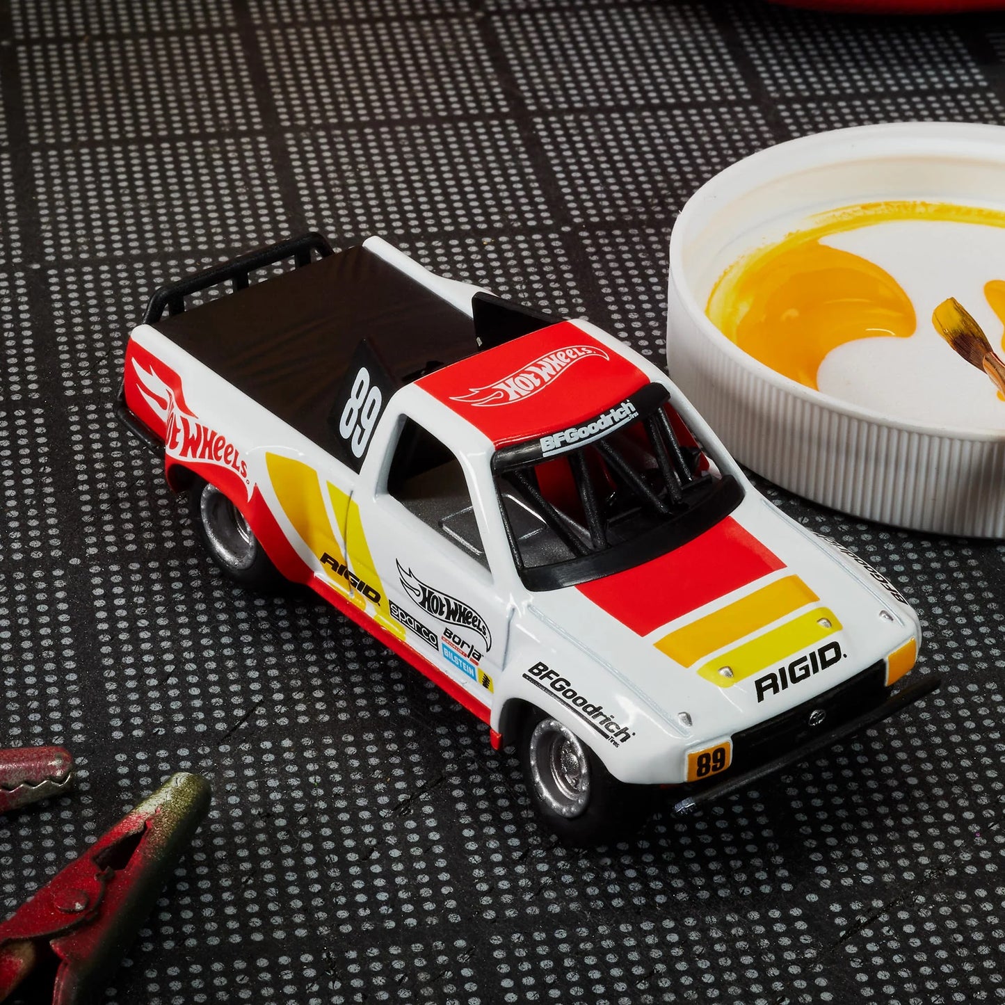 HOT WHEELS Elite 64 1989 Toyota HiLux Stadium Truck 1:64 - HWR90