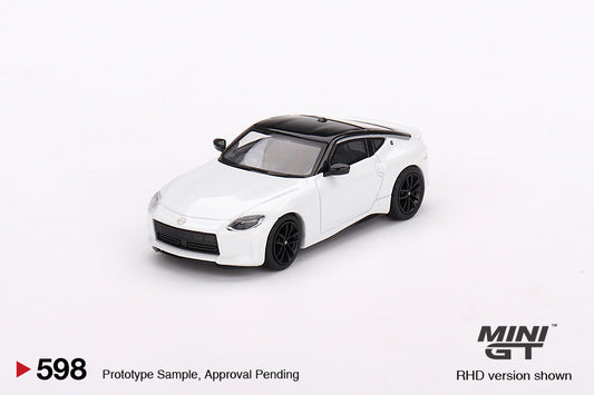 MINI GT Nissan Fairlady Z Version ST 2023 Everest White RHD #598 1:64 - MGT00598